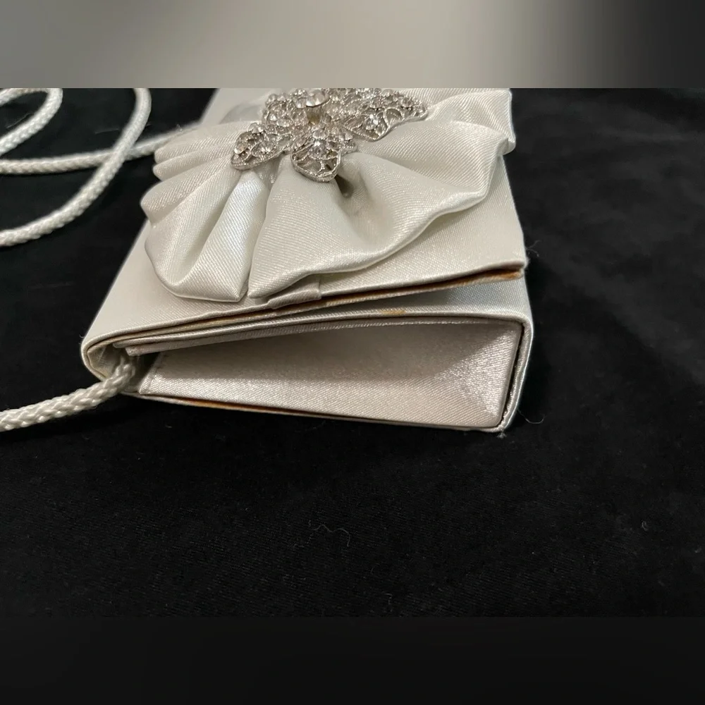 Amazing vintage clutch purse silver satin fabulous rhinestone flower wedding bag